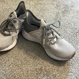 New Balance Fresh Foam Roav Womens Running Shoes Size 7.5 Trainers Sneakers Gray